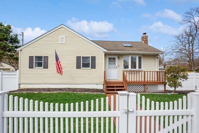 186 Lynbrook Drive, House other with 3 bedrooms, 1 bathrooms and null parking in Mastic Beach NY | Image 1