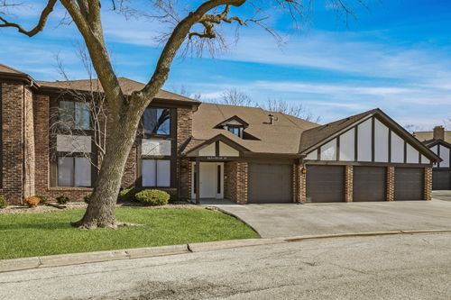 8-5835 Doe Cir, Westmont, IL, 60559-2144 | Card Image