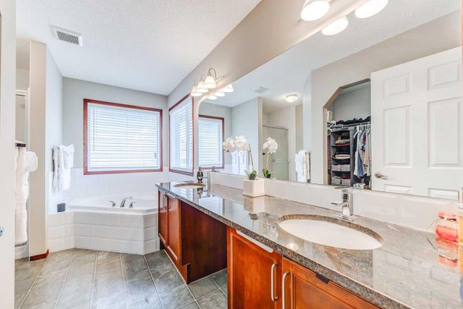 10 Kincora Heights Nw, Home with 4 bedrooms, 3 bathrooms and 4 parking in Calgary AB | Image 25
