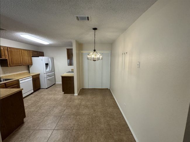Dining Area with Chandelier | Image 7