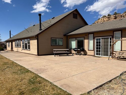 893 W Foothill Dr, Apple Valley, UT, 84737-4828 | Card Image