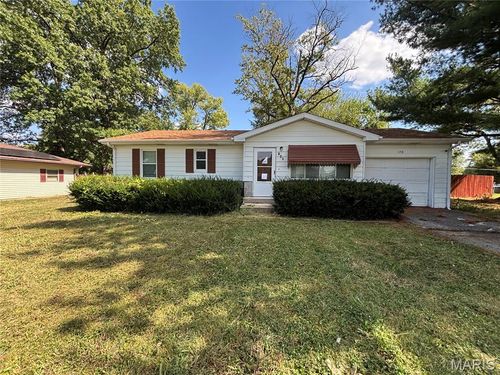 128 Freedom Dr, Belleville, IL, 62226-5145 | Card Image