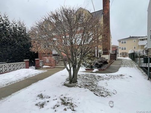 47 Brewster Ave, Yonkers, NY, 10701-6312 | Card Image