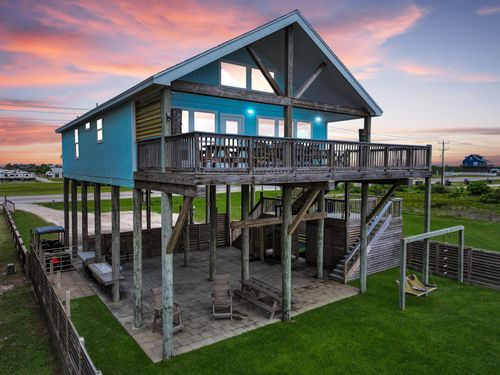 1684 1/2 Highway 87, Gilchrist, TX, 77617 | Card Image