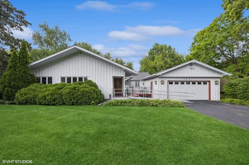 700 Woodland Dr, Crystal Lake, IL, 60014-5217 | Card Image
