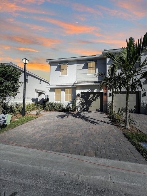 165-165 Sw 170th Ave, Pembroke Pines, FL, 33027-4966 | Card Image