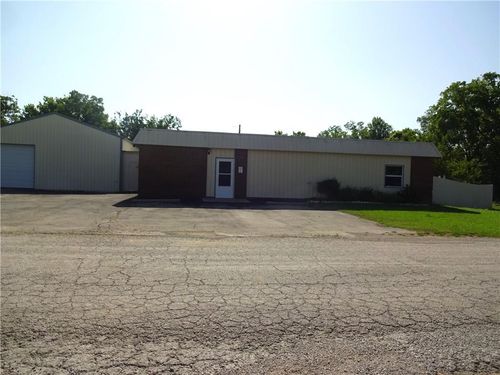 832 S 19th St, Independence, KS, 67301-4125 | Card Image