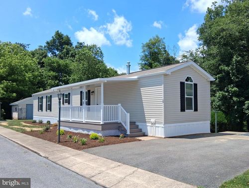 28-955 Wollups Hill Rd, STEVENS, PA, 17578-9632 | Card Image