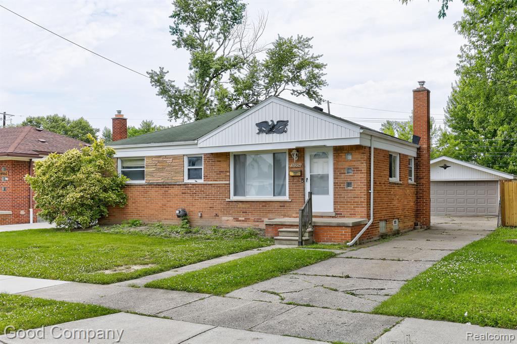 Joan St, Saint Clair Shores, MI 48081