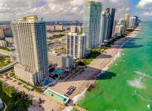 1105-16699 Collins Ave, Sunny Isles Beach, FL, 33160-5409 | Card Image