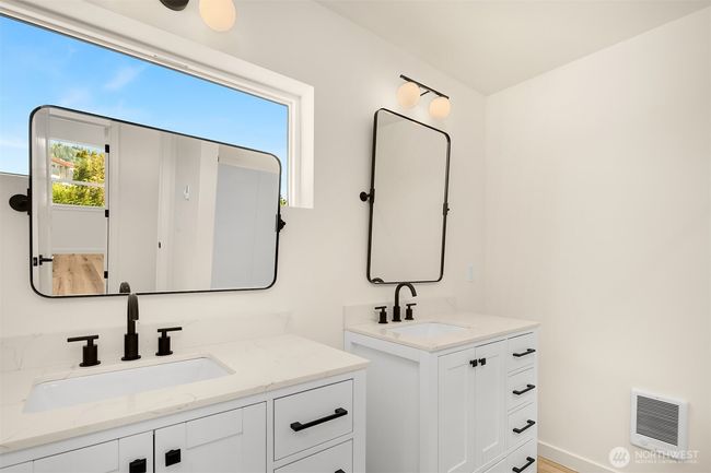 118 4 Th Ave S, Townhouse with 4 bedrooms, 3 bathrooms and 2 parking in Algona WA | Image 23