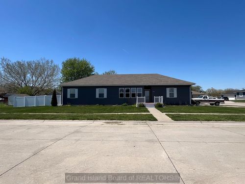 1306 8th Ave, Central City, NE, 68826-1556 | Card Image