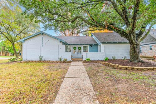 10903 Holly Springs Dr, Houston, TX, 77042-1310 | Card Image
