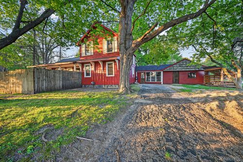 864 Hogsback Rd, Mason, MI, 48854-9569 | Card Image