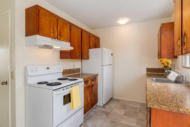 2007 40 St Se, Home with 3 bedrooms, 1 bathrooms and 2 parking in Calgary AB | Image 5