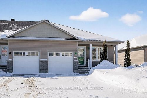 464 Honeyborne St, Almonte, ON, K0A1A0 | Card Image