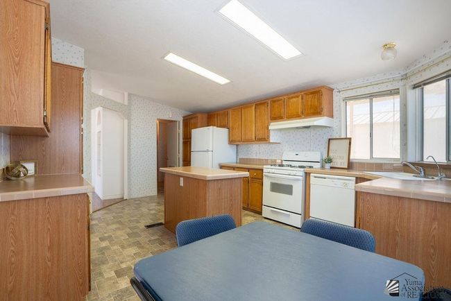 13517 E 53 Rd Ln, House other with 3 bedrooms, 2 bathrooms and 1 parking in Yuma AZ | Image 9