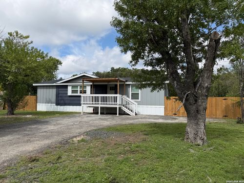 112 N Wagon Wheel Dr, Boerne, TX, 78015-8324 | Card Image