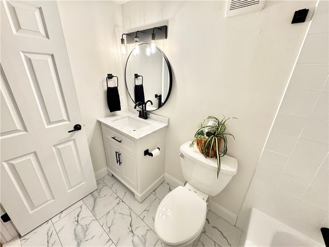 APT-7-202 - 650 E Greenwich Ave, Condo with 2 bedrooms, 2 bathrooms and 2 parking in West Warwick RI | Image 15
