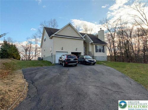 106 Hilda Ct, East Stroudsburg, PA, 18301-8140 | Card Image