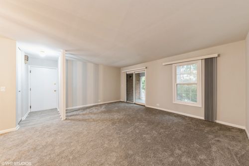 apt-202-560 Shorely Dr, Barrington, IL, 60010-3312 | Card Image