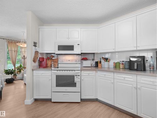203-9760 174 St Nw, Edmonton, AB, T5T6J4 | Card Image