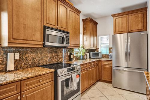417 Se 13th St, Fort Lauderdale, FL, 33316-1925 | Card Image