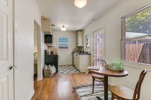 16-1110 W 22nd St, Austin, TX, 78705-5339 | Card Image