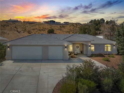 17542 Buckthorn Ave, Hesperia, CA, 92345-6904 | Card Image