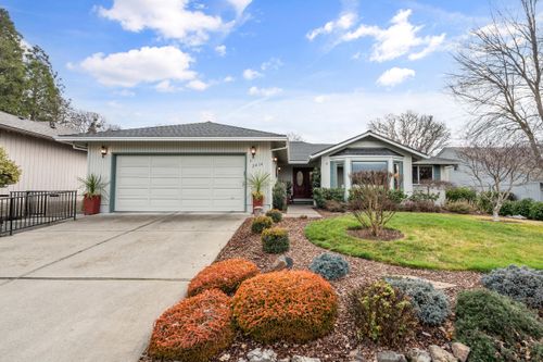 2414 Heritage Way, Medford, OR, 97504-8515 | Card Image