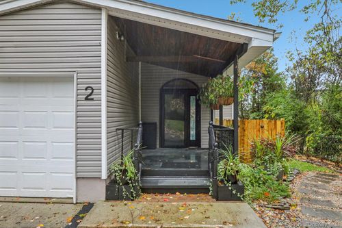 2 Erica Ln, Greenwood Lake, NY, 10925-4131 | Card Image