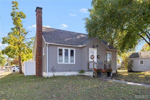 98 Wood River Ave, East Alton, IL, 62024-1548 | Card Image