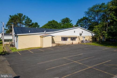 145 Chamberlaine Ave, Pottsville, PA, 17901-8649 | Card Image