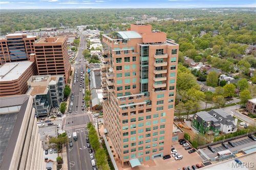 unit-3d-8025 Maryland Ave, Clayton, MO, 63105-3895 | Card Image