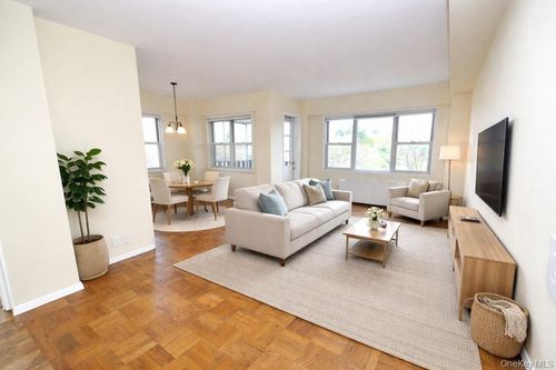 7j2-240 Garth Rd, Scarsdale, NY, 10583-3924 | Card Image