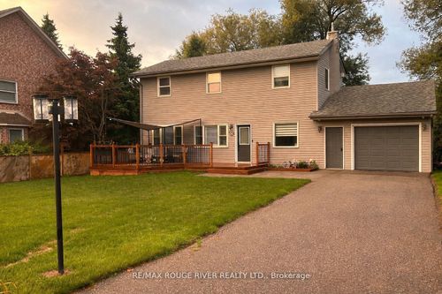 32 Andrew St, Newcastle, ON, L1B1J3 | Card Image