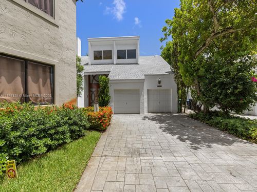 20251 W Oak Haven Cir, Miami, FL, 33179-2846 | Card Image