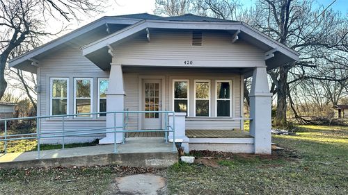 420 N Meridian St, Waurika, OK, 73573-1832 | Card Image