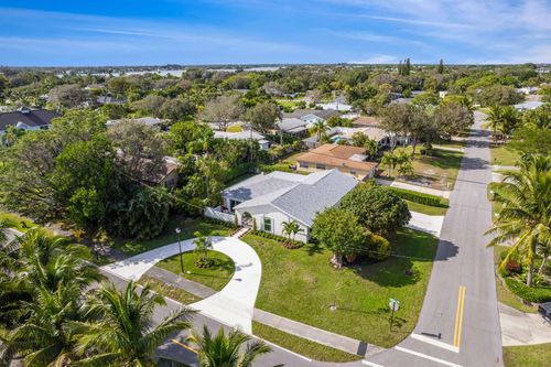 1604 Seabrook Road, Tequesta, FL, 33469 | Card Image