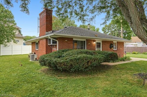 2568 9th Court, Cuyahoga Falls, OH, 44221 | Card Image