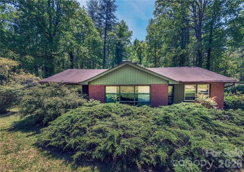 3004 Kanuga Rd, Hendersonville, NC, 28739-7043 | Card Image