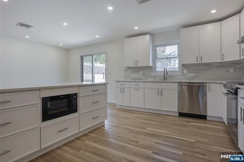 18 Ruth Ln, Demarest, NJ, 07627-2116 | Card Image