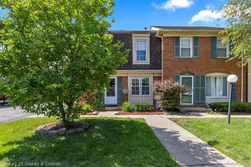 12-31083 Hoover Rd, Warren, MI, 48093-1716 | Card Image