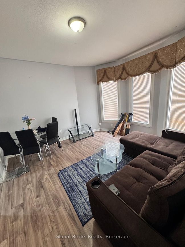 4493 Jepson St, House other with 5 bedrooms, 2 bathrooms and 2 parking in Niagara Falls ON | Image 5