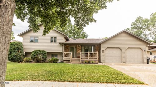 1620 Wichita Dr, Bismarck, ND, 58504-6413 | Card Image