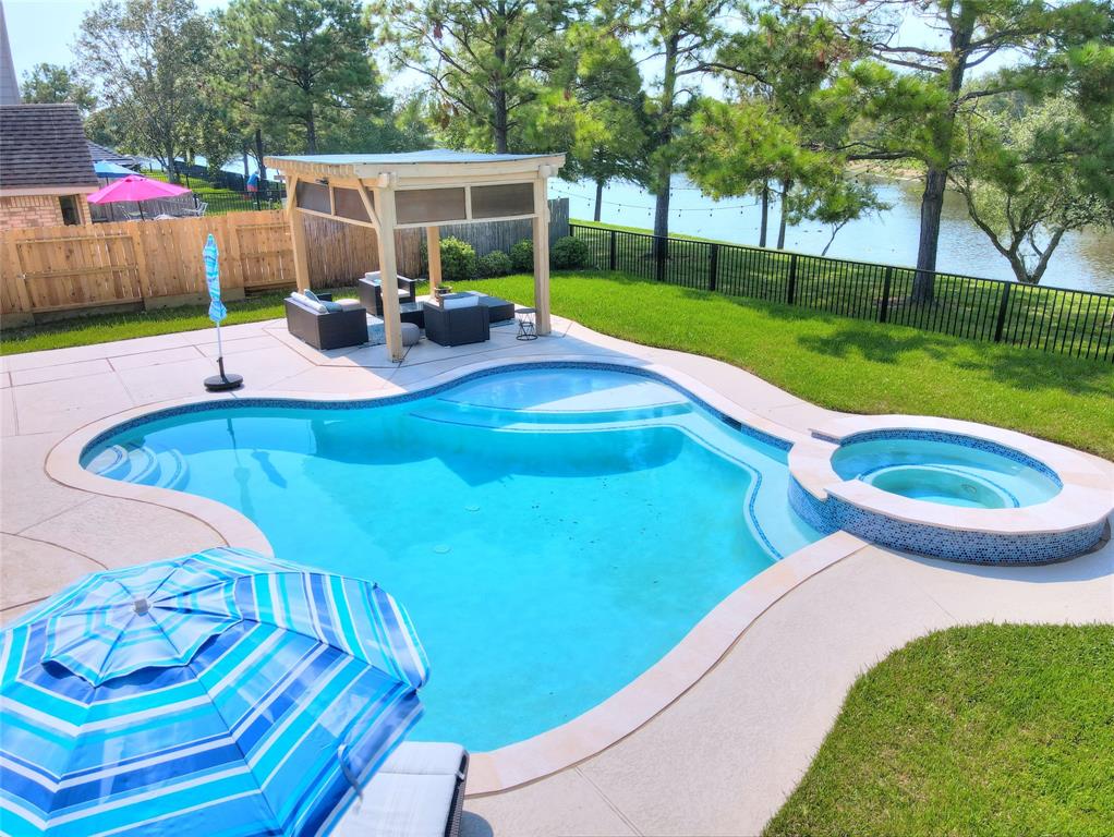 Waterwood Ct, Pearland, TX 77584