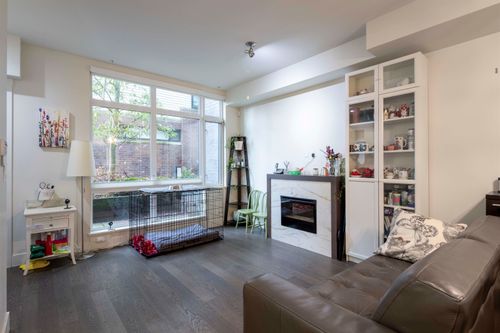 6106 Oak St, Vancouver, BC, V6M2W2 | Card Image
