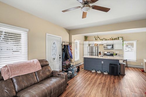 532 E Broad St, Linden, MI, 48451-8914 | Card Image