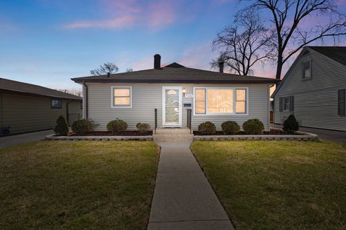 7331 W 114th Pl, Worth, IL, 60482-1728 | Card Image