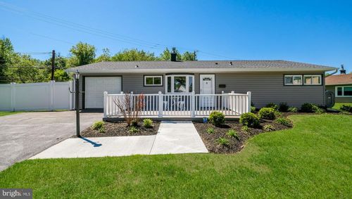 7 Indian Creek Dr, LEVITTOWN, PA, 19057-2210 | Card Image